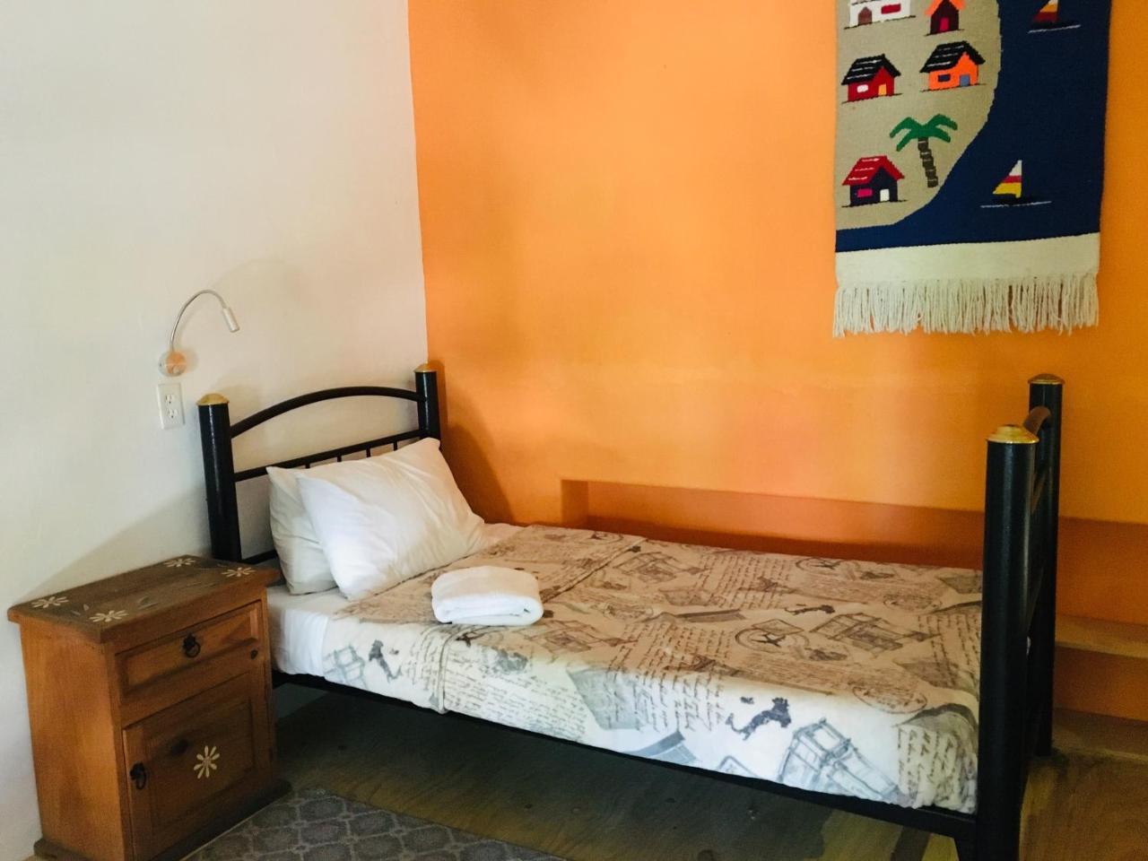 גואדלחארה Hostal De Maria מראה חיצוני תמונה