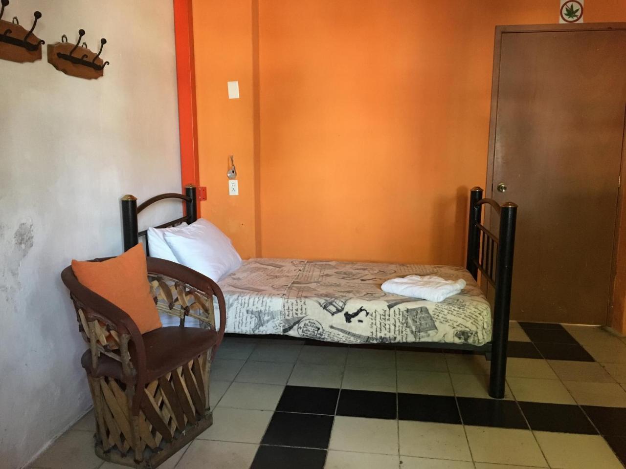 גואדלחארה Hostal De Maria מראה חיצוני תמונה